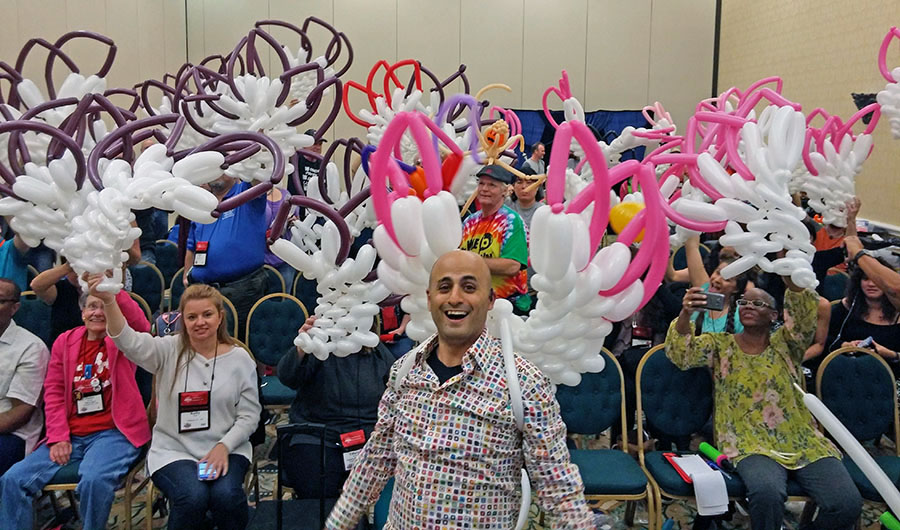 Balloon wings class on Twist & Shout balloon convention