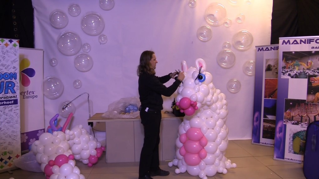 Balloon costume unicorn tutorial
