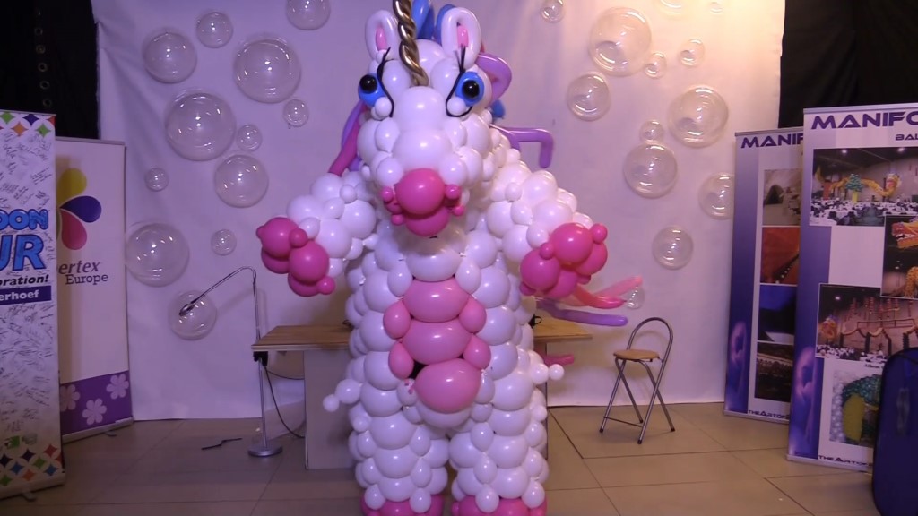 Balloon costume unicorn video