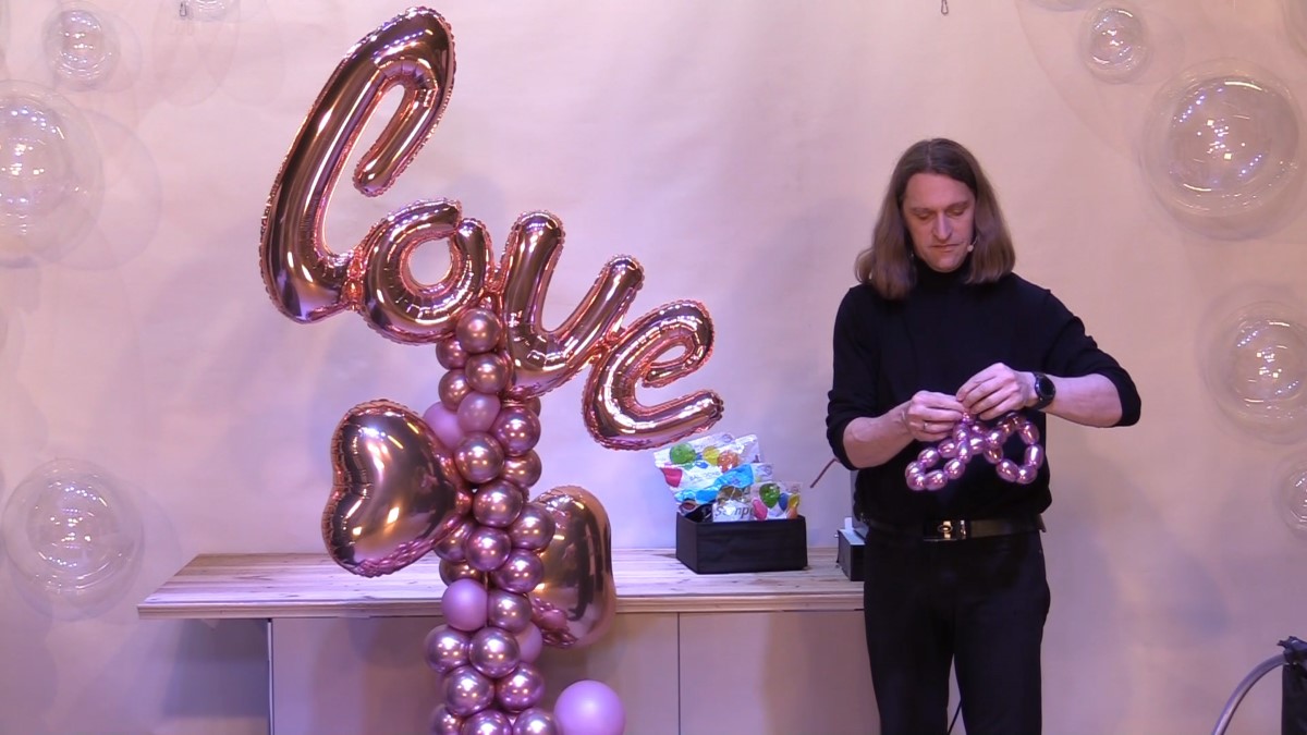 Wedding balloon column