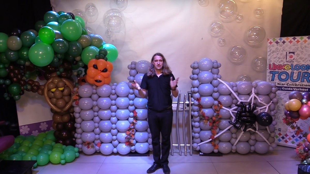 Halloween balloon decor course
