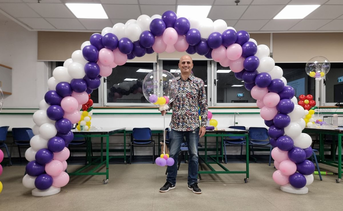 Balloon arch made of latex balloons